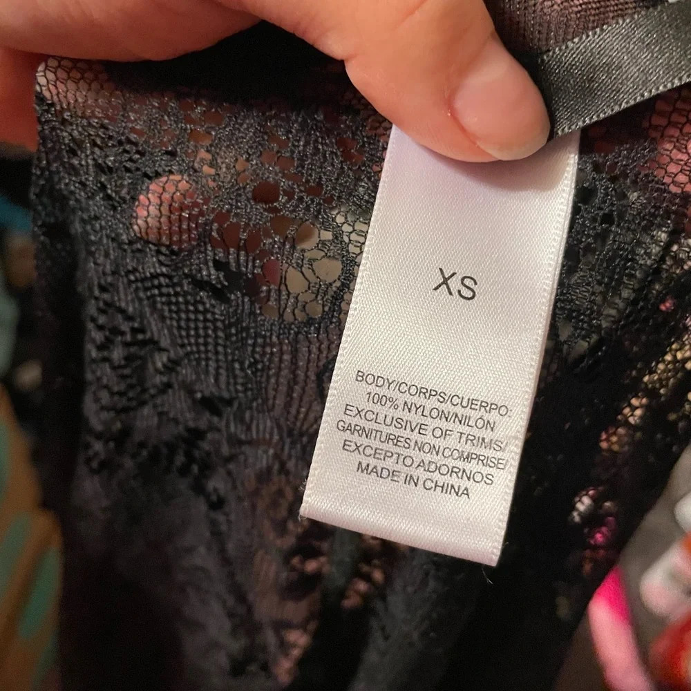 ADORE ME BLACK FLORAL LACE ROBE - Picture 3 of 5